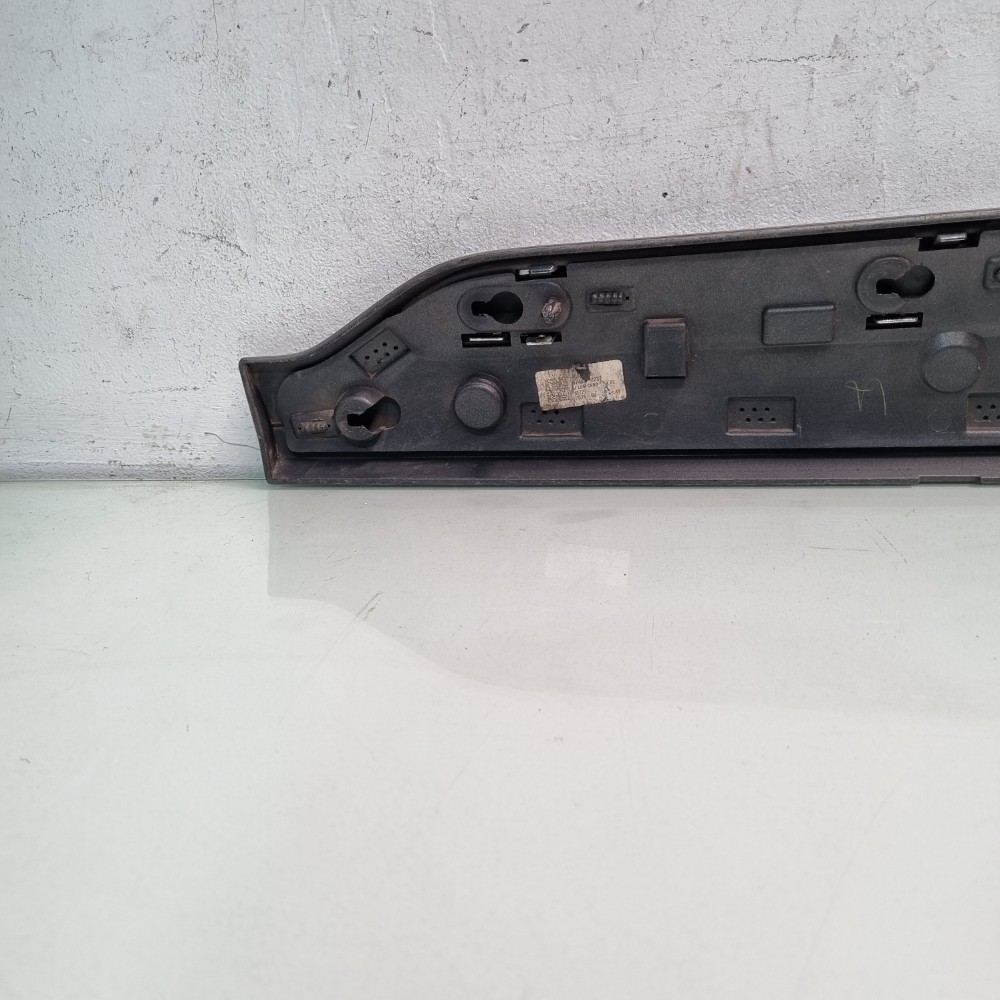 Friso Da Porta Dianteira Direita Volvo Xc90 2016/2019 Cinza 6