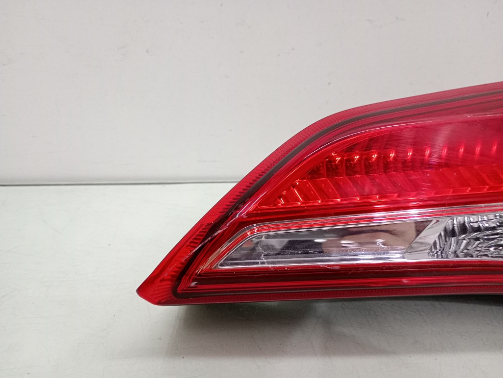 Lanterna Direita Da Tampa Yaris 2018 A 2021 Original Recup. Direito/passageiro Vermelho 3