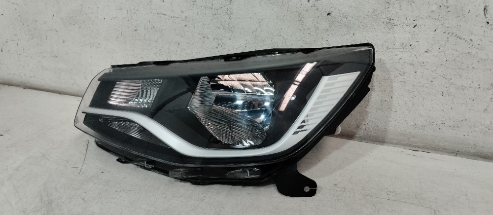 Farol Esquerdo Saveiro 2023/2025 2