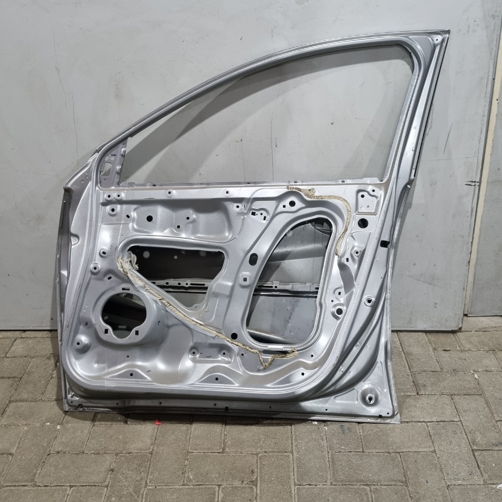 Porta Dianteira Do Lado Direito Honda Hr-v 2016/2021 Dianteira 4