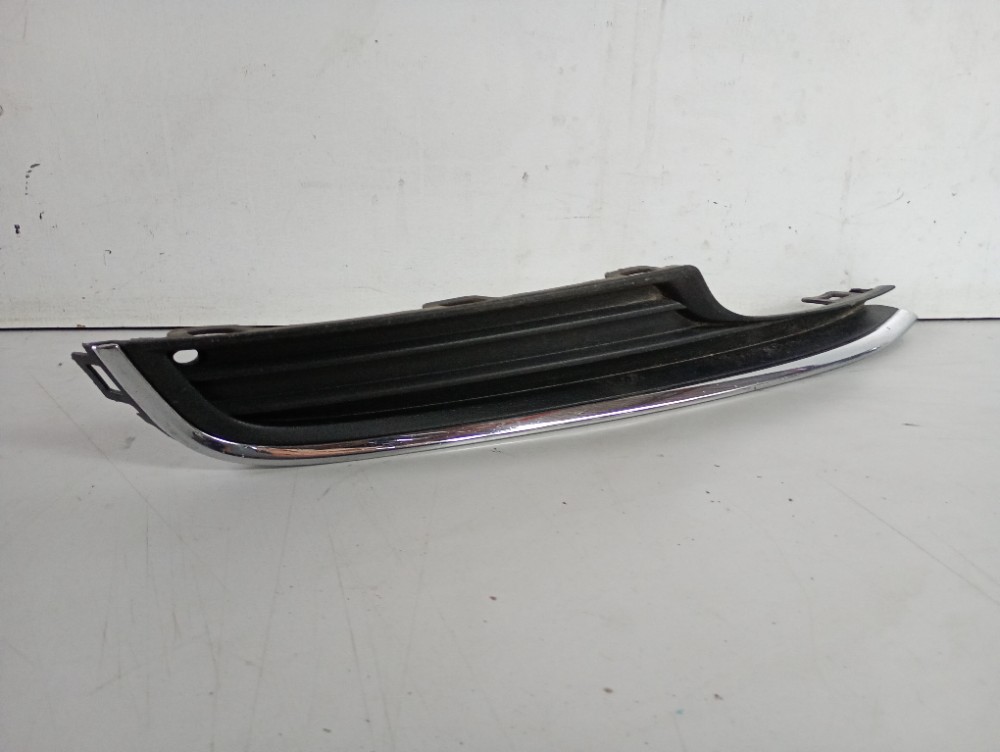 Moldura  Direita Do Golf 2015 A 2018 Original Recuperada. 2