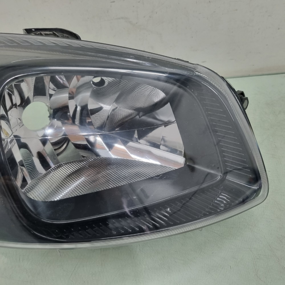 Farol Do Lado Direito Fiat Uno Vivace Modelos 2012/2014 Direito/passageiro 2