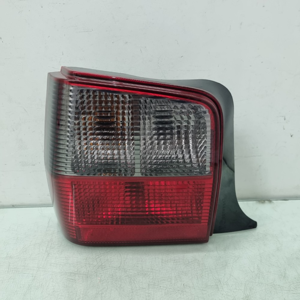 Lanterna Tampa Tras Esquerda Fumê  Fiat Uno 2008 / 2012 Rec. 1