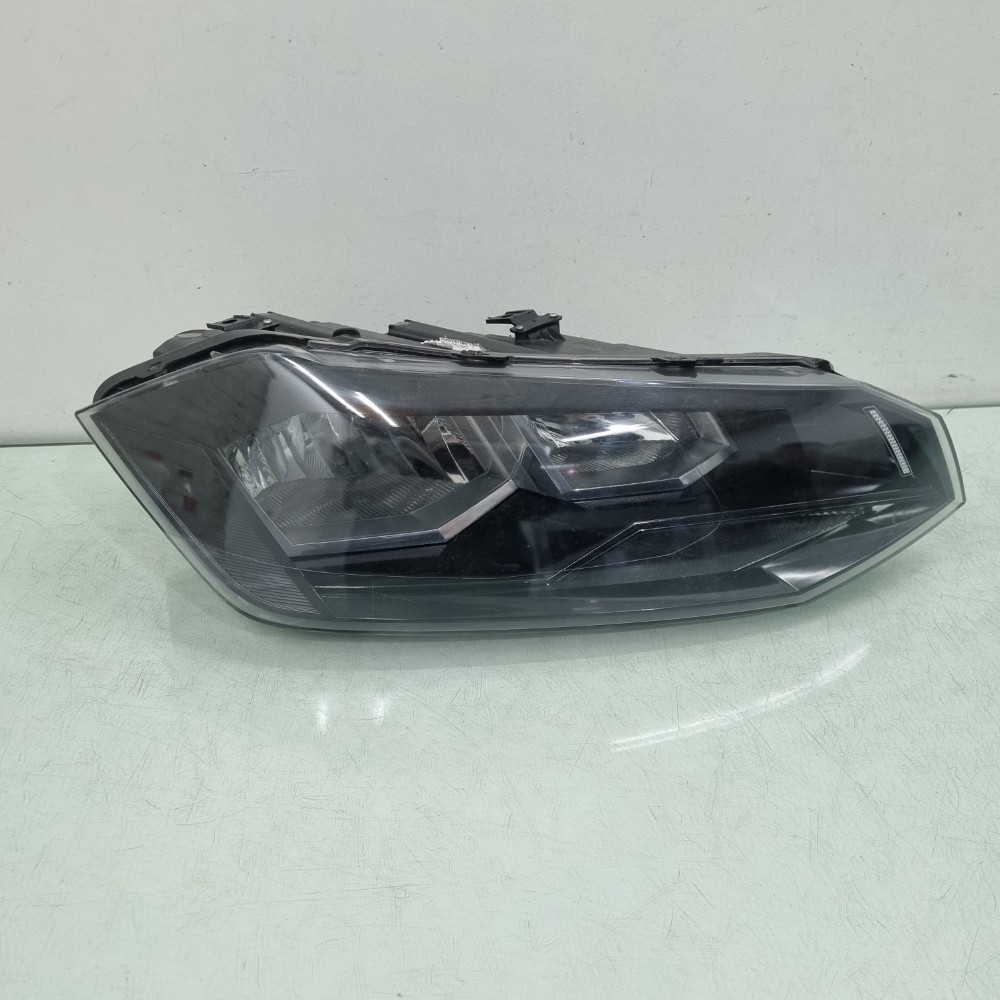 Farol Lado Direito Volkswagen Polo Virtus 2017 À 2022 Usado. Direito/passageiro 1