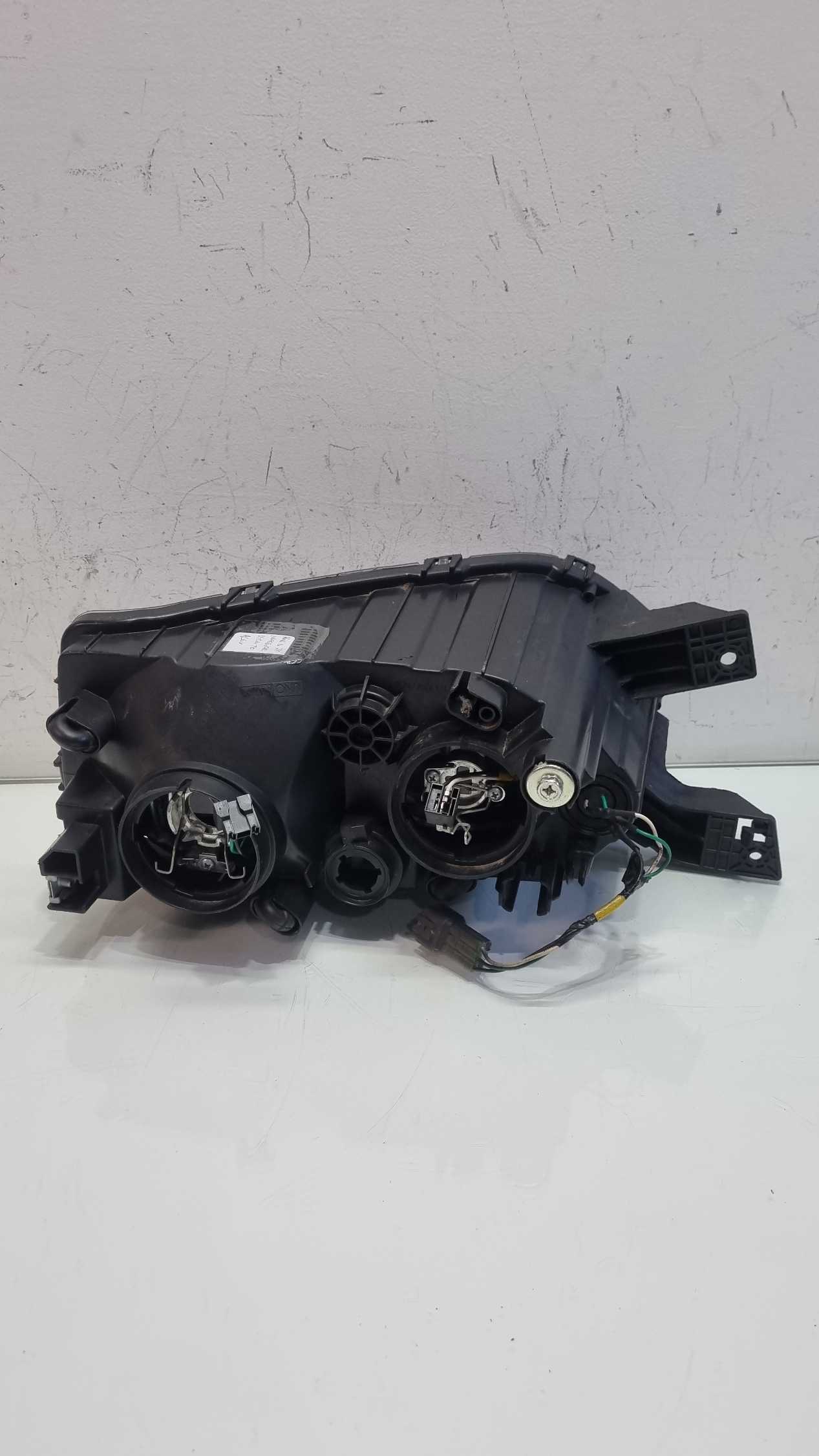 Farol direiro inferior mascra negra Renault Kwid 2022/2025