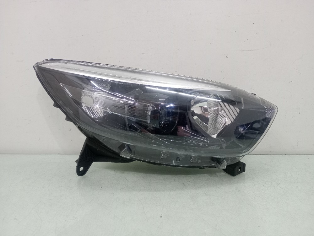 Farol direito Máscara Negra CAPTUR 2016/2020