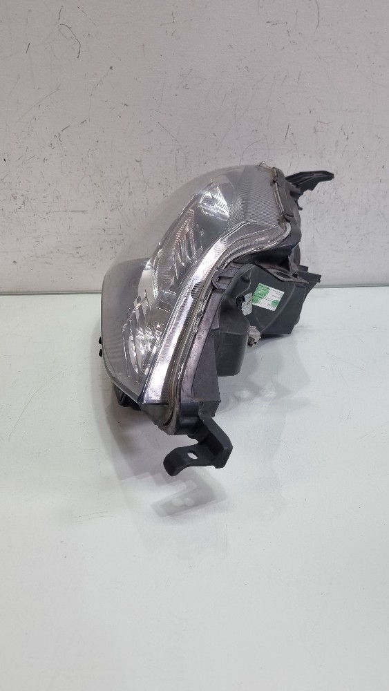 Farol direito mascara negra Toyota Etios  modelo 2016/2020 3
