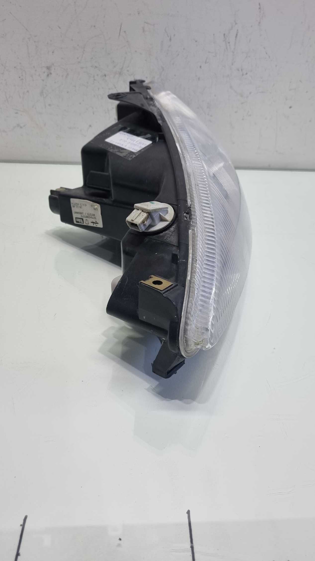 Farol lado esquerdo Peugeot 206 modelo 1999/2002 3