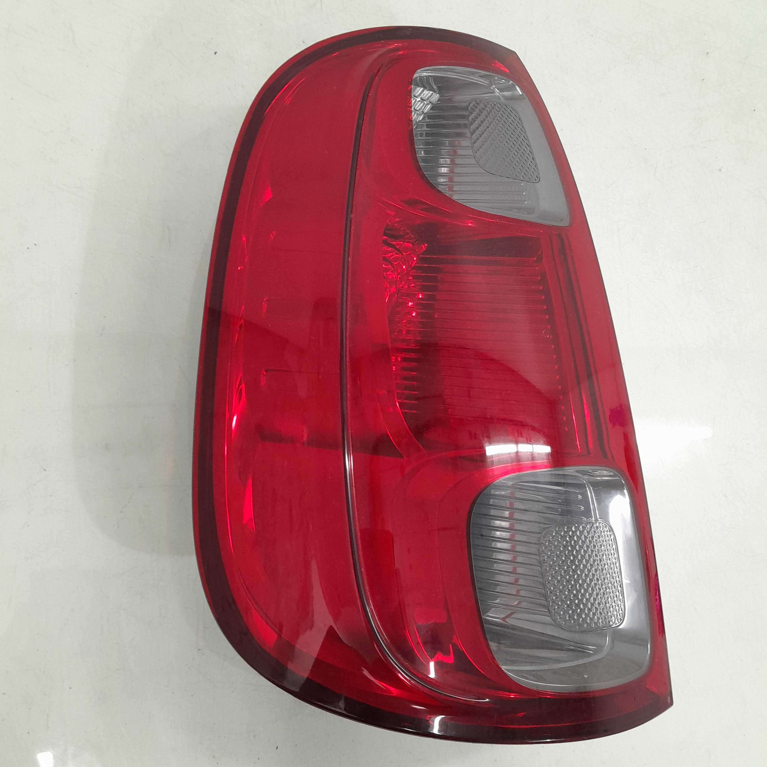 Lanterna Do Lado Esquerdo Fiat Uno Vivace Modelos 2011/2015 2