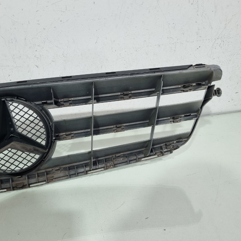 Grade Superior Frontal Mercedes Benz C180/c200 2008/2012 Prata 3