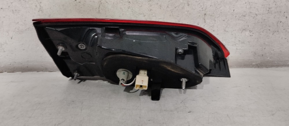 Lanterna Direita Da Tampa Yaris Sedan 2019/2023 Recuperado. 9