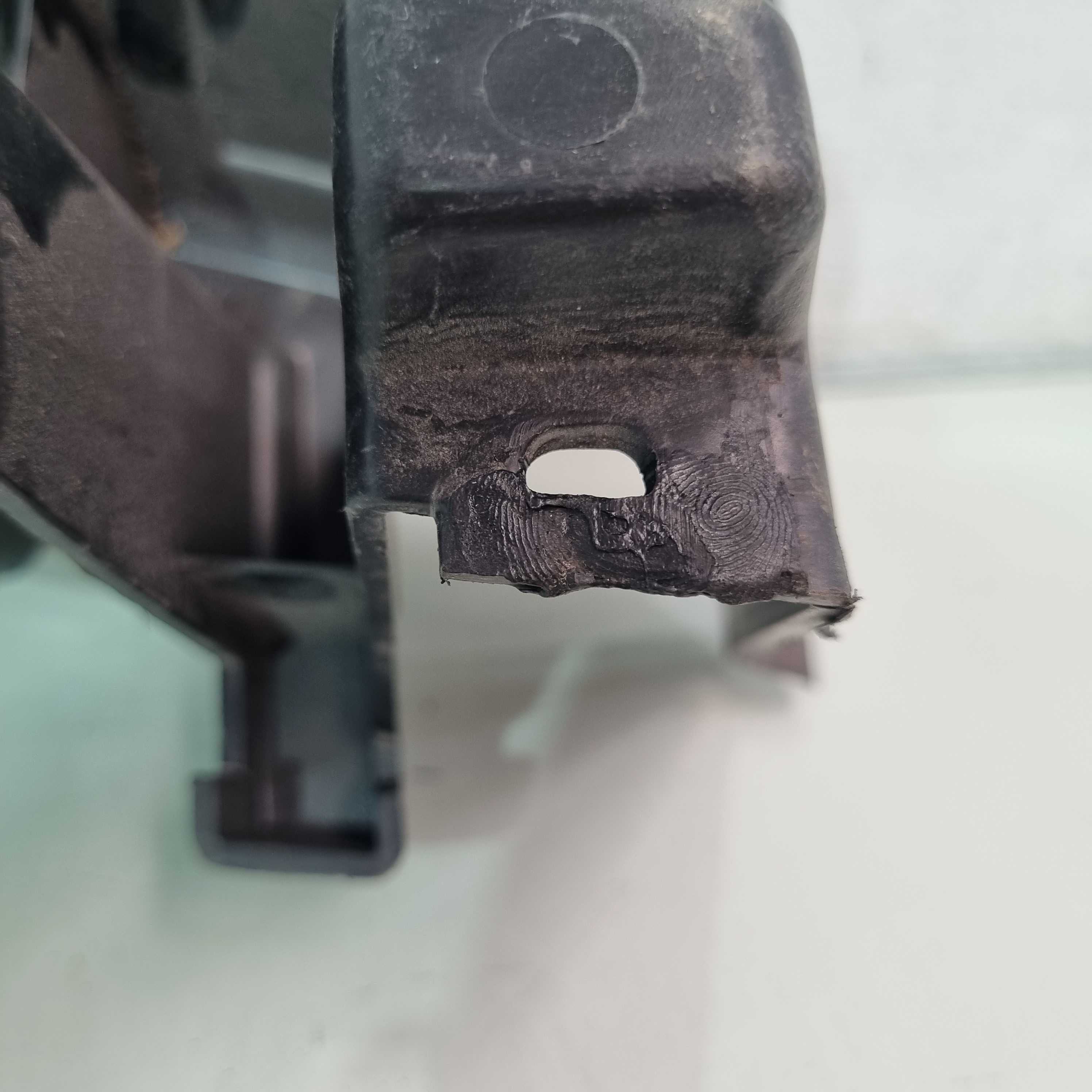 Suporte Grade Superior Renault Kangoo 2014/2021 Original 9