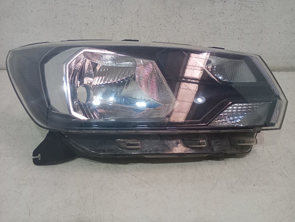 Farol Direito Simples Saveiro Robust 2017/2023