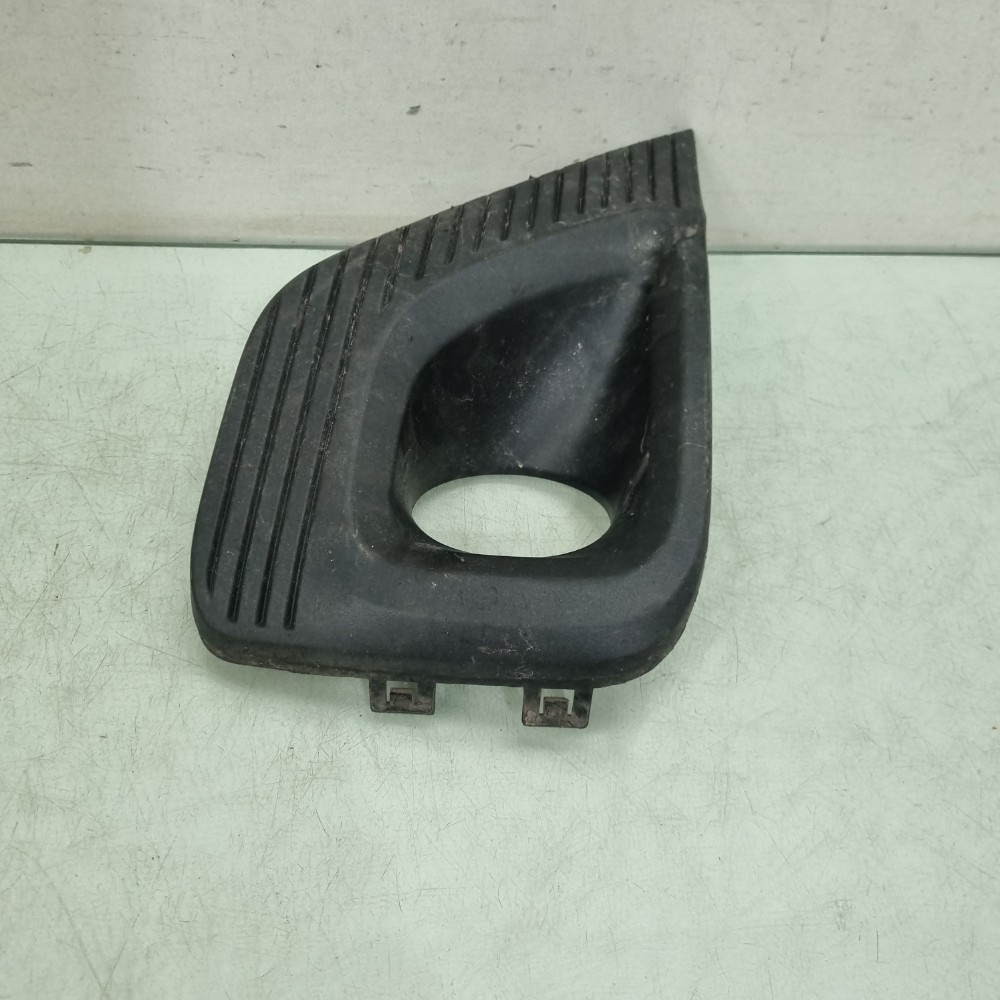 Moldura Do Cibié Esquerda Fiat Fiorino 2021/2024 Recuperada 2