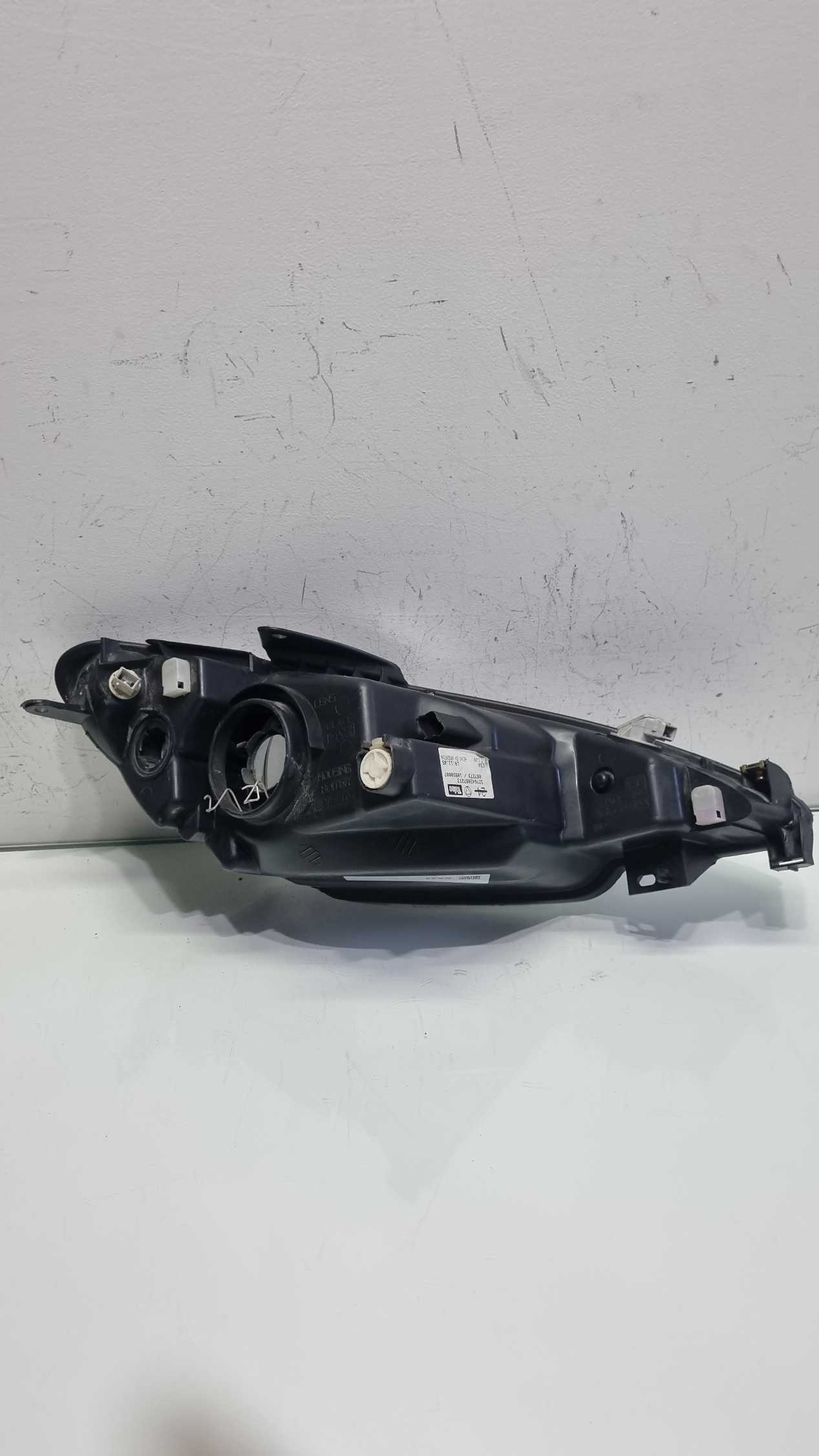 Farol lado esquerdo Peugeot 206 modelo 1999/2002 4