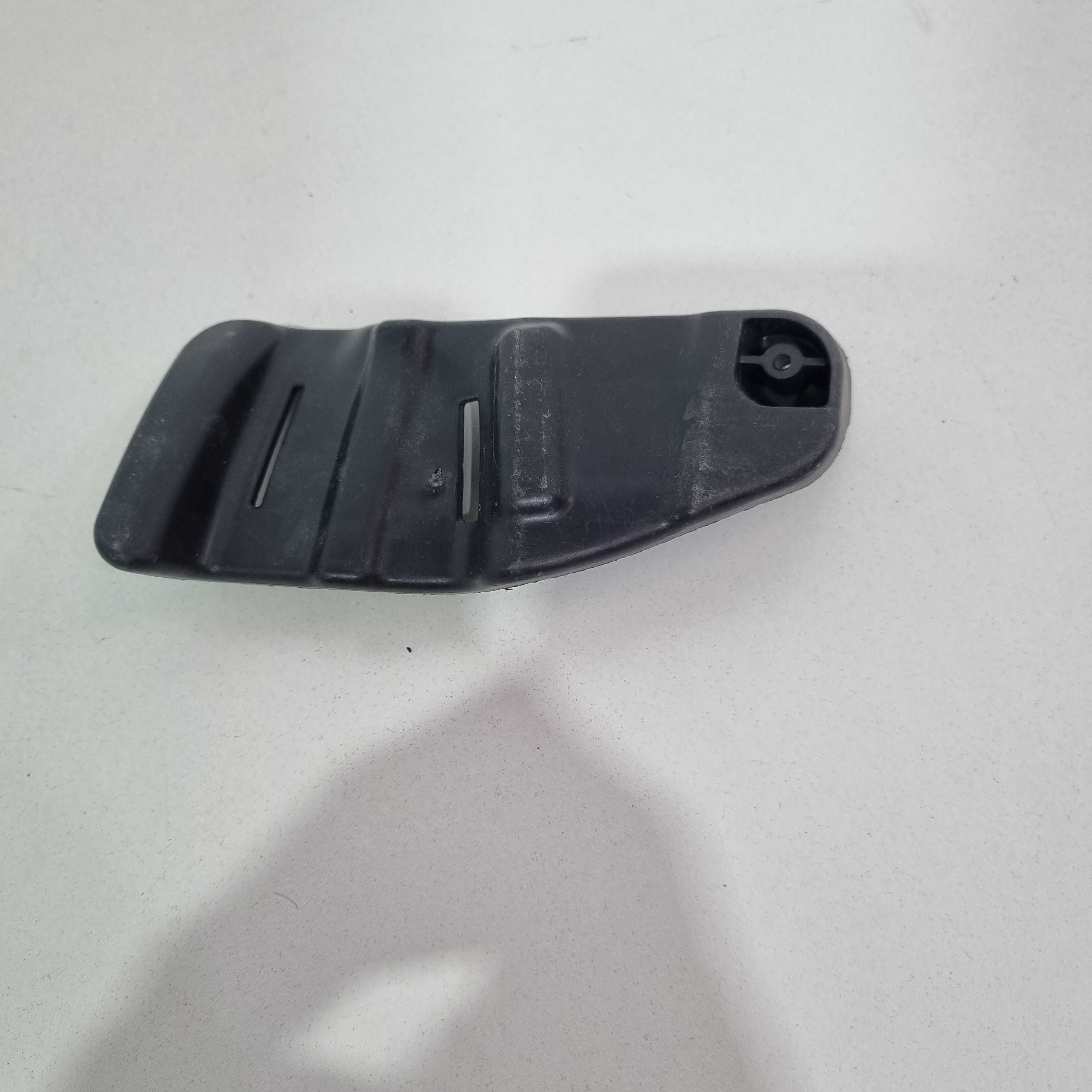 Guia Direita Do Parachoque Traseiro Vw Fox 2010/2014 4