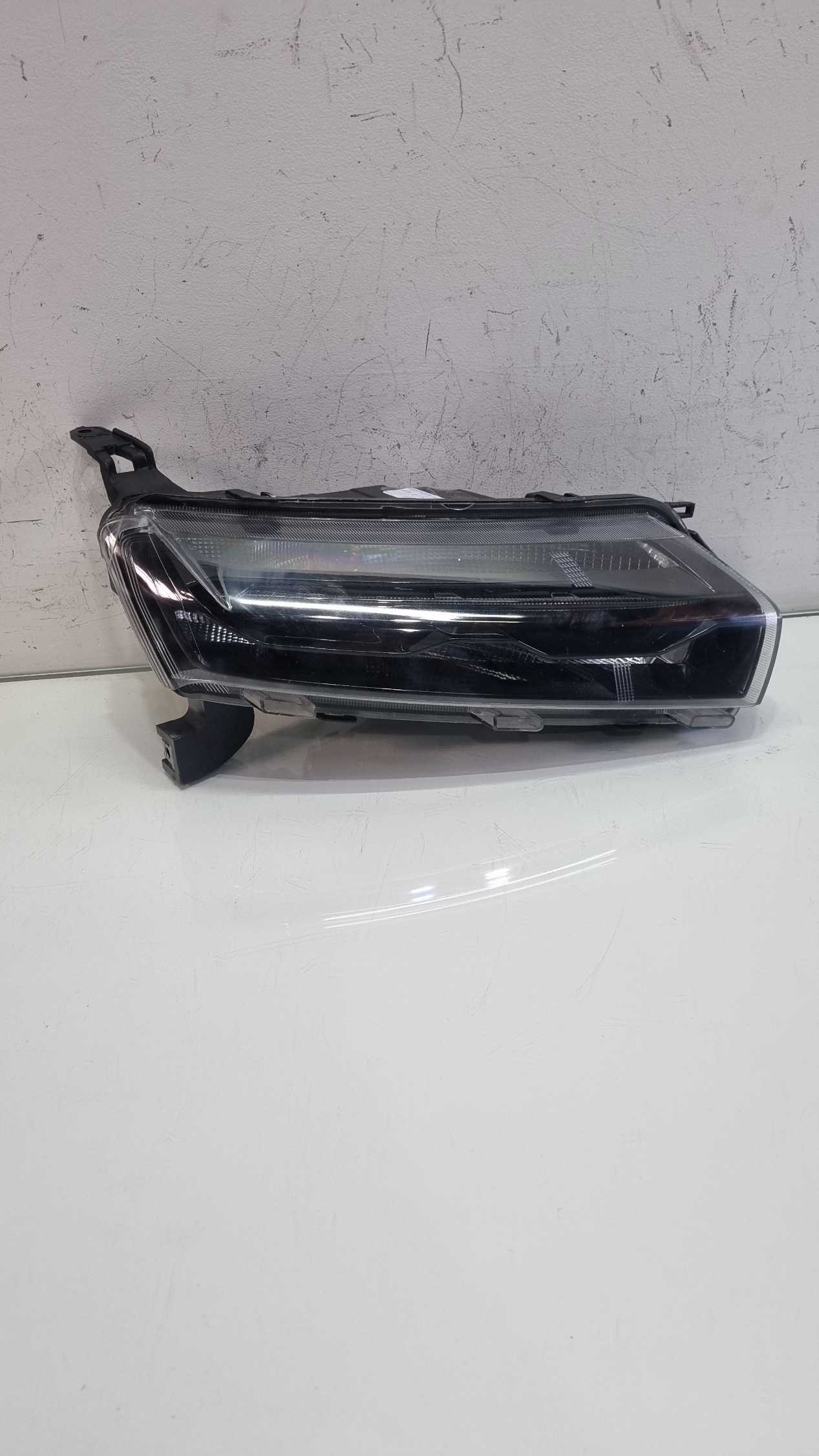 Farol lado direito Led Renault Kwid modelo 2022/2024 4