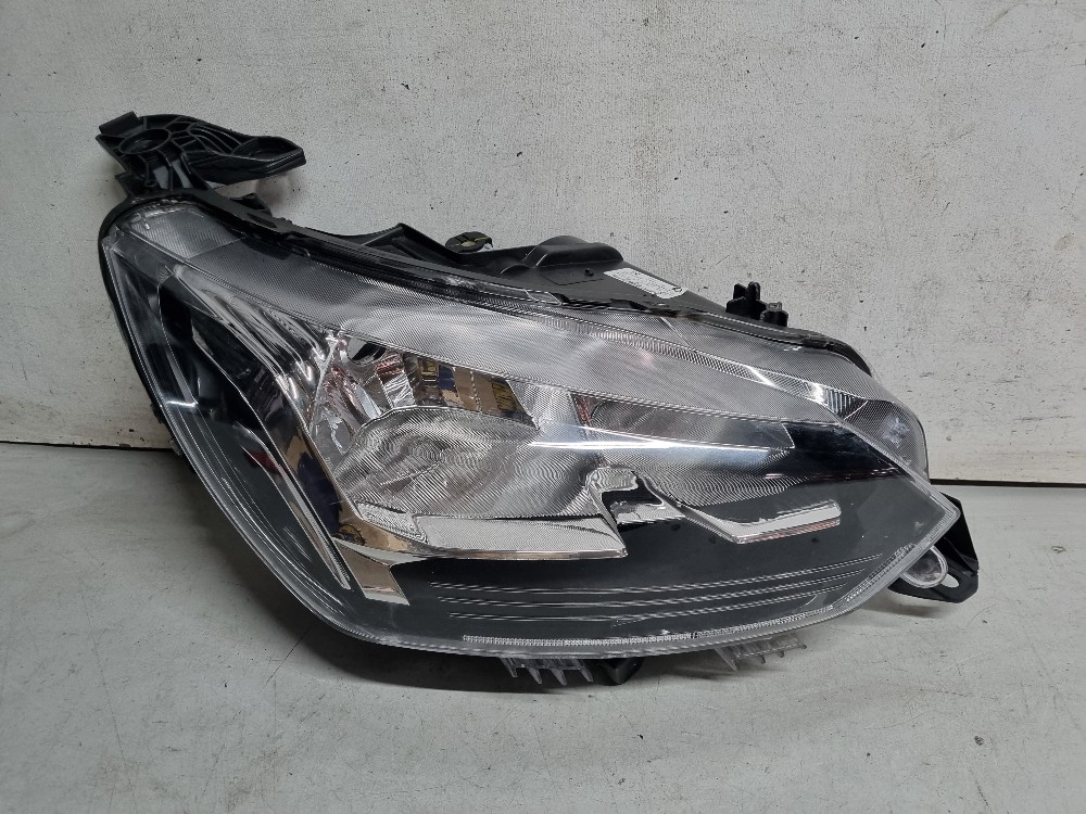 Farol Lado Direito Do Peugeot 208 Modelos 2020 / 2024 Direito/passageiro 1