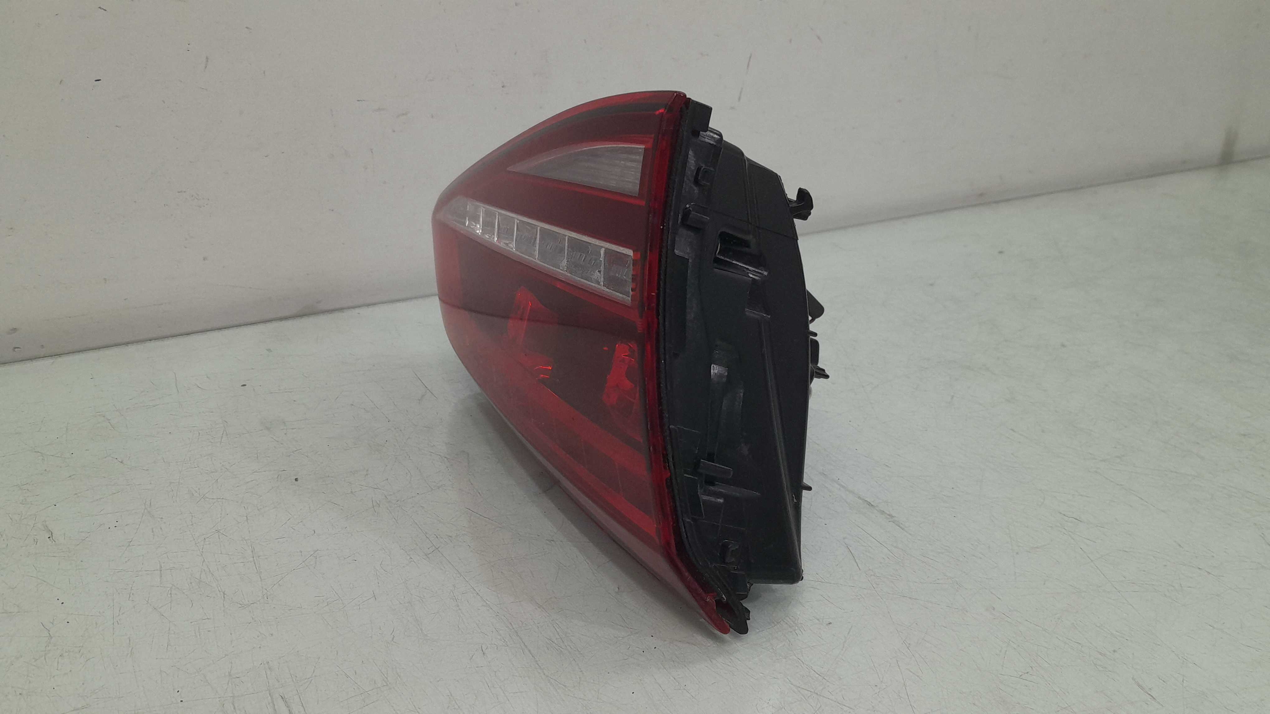 Lanterna Esquerda Tampa Golf Gti 2014/17 C/led Original Rec. 2