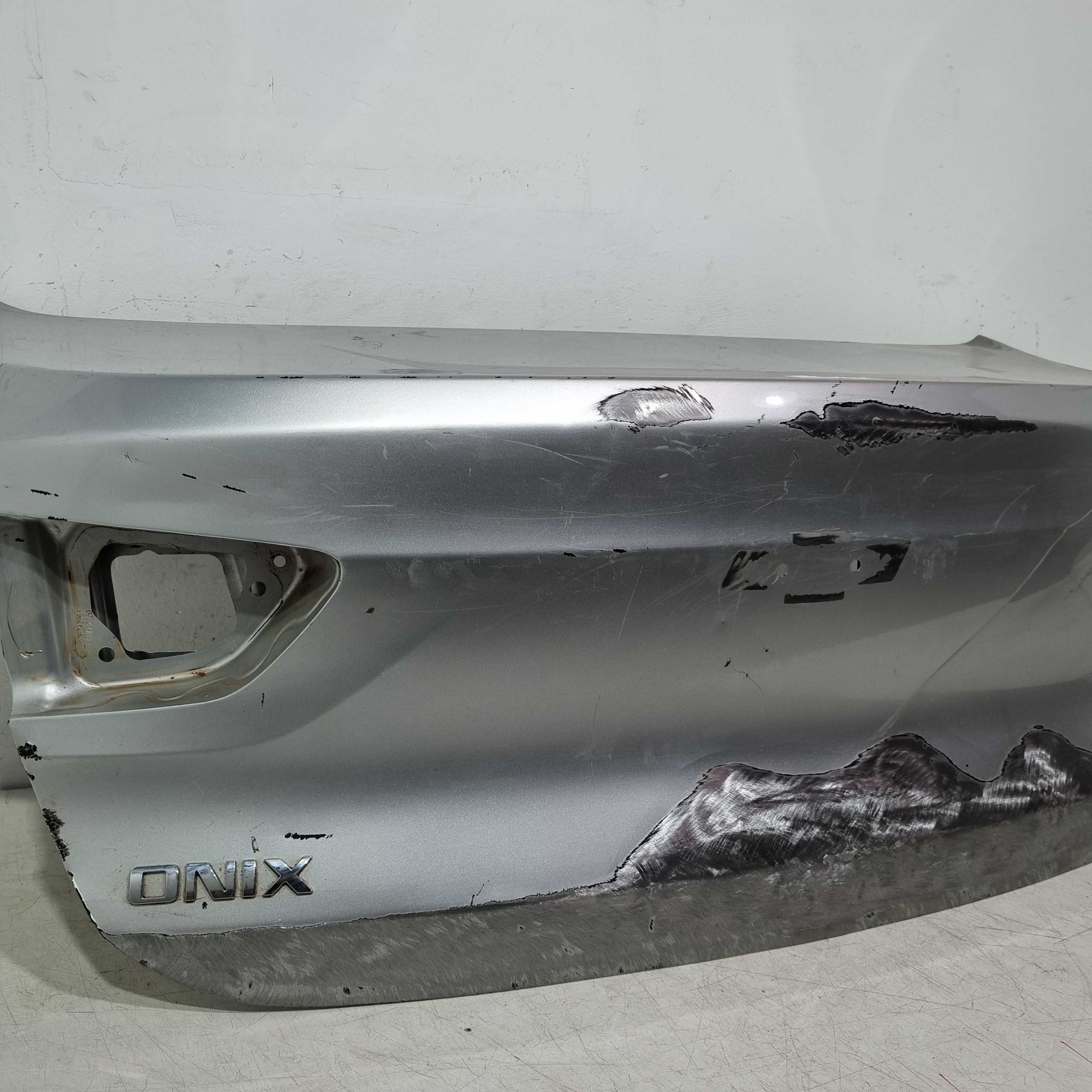 Tampa Traseira Chevrolet Onix Sedan Modelos 2020/2024 Prata 2