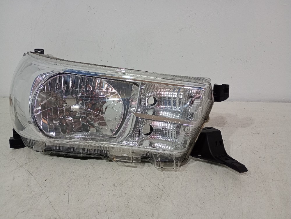 Farol Do Lado Direito Toyota Hilux 2016/2019 Direito/passageiro 2