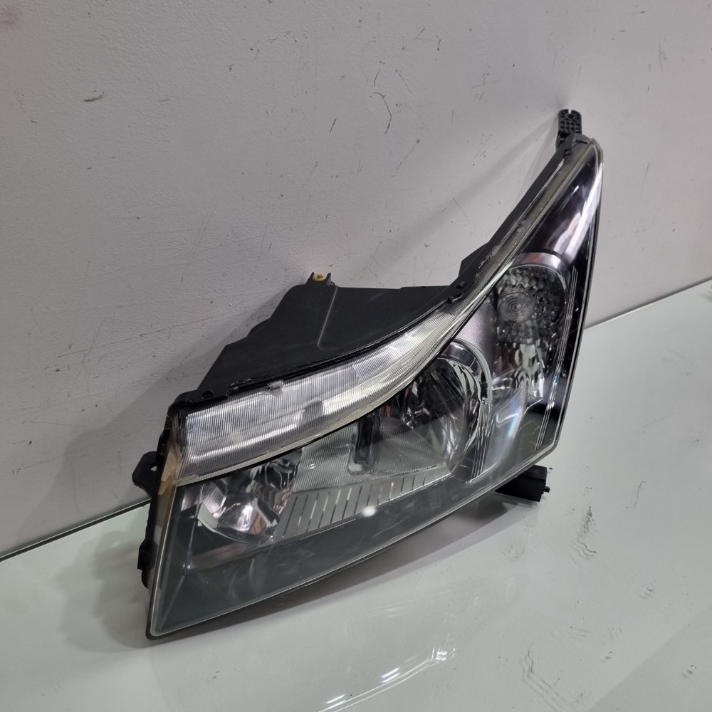 Farol Meia Luz Do Lado Esquerdo Chevrolet Cruze 2012/2014 Esquerdo/motorista 1