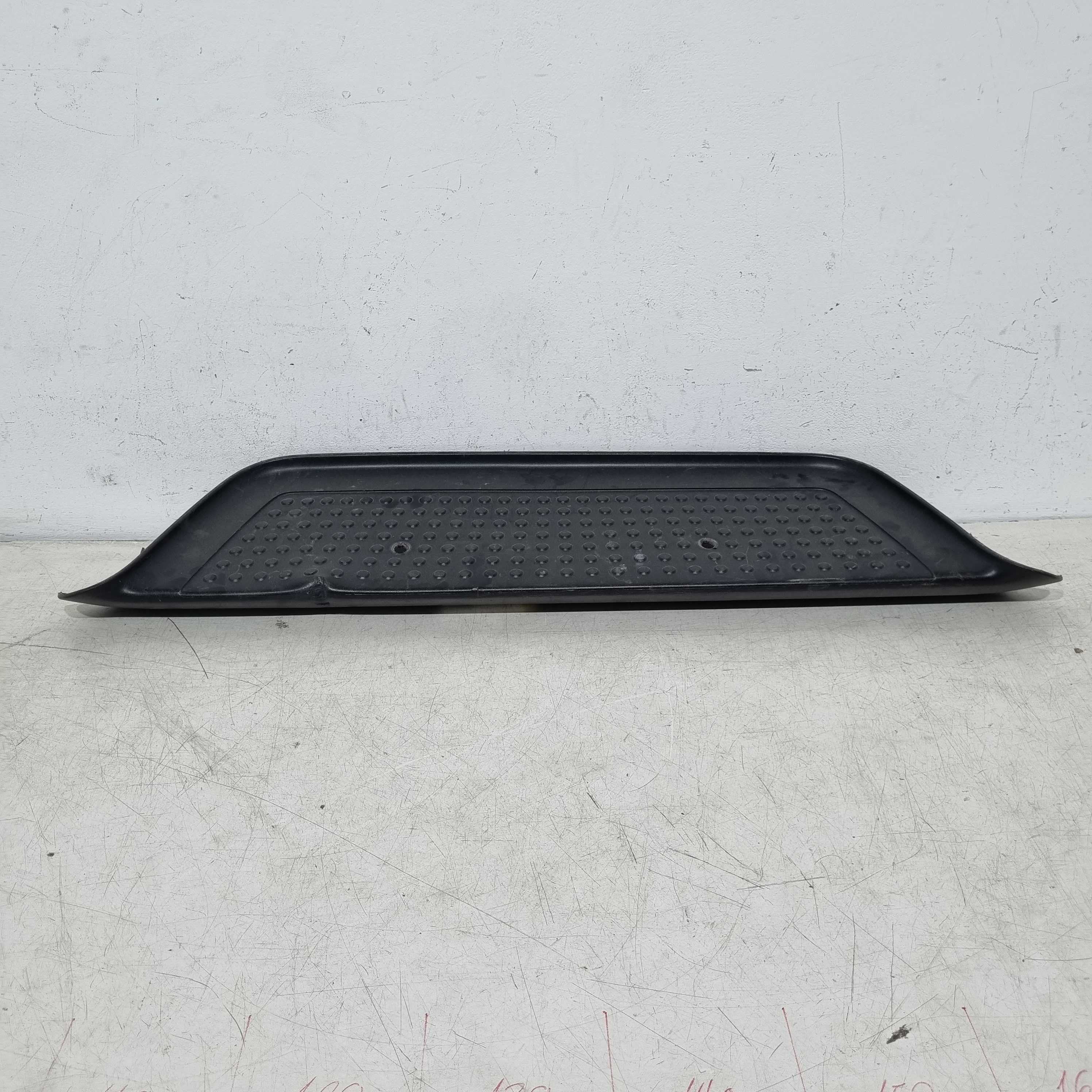 Pisante Do Parachoque Traseiro Volkswagen Amarok 2015/2019