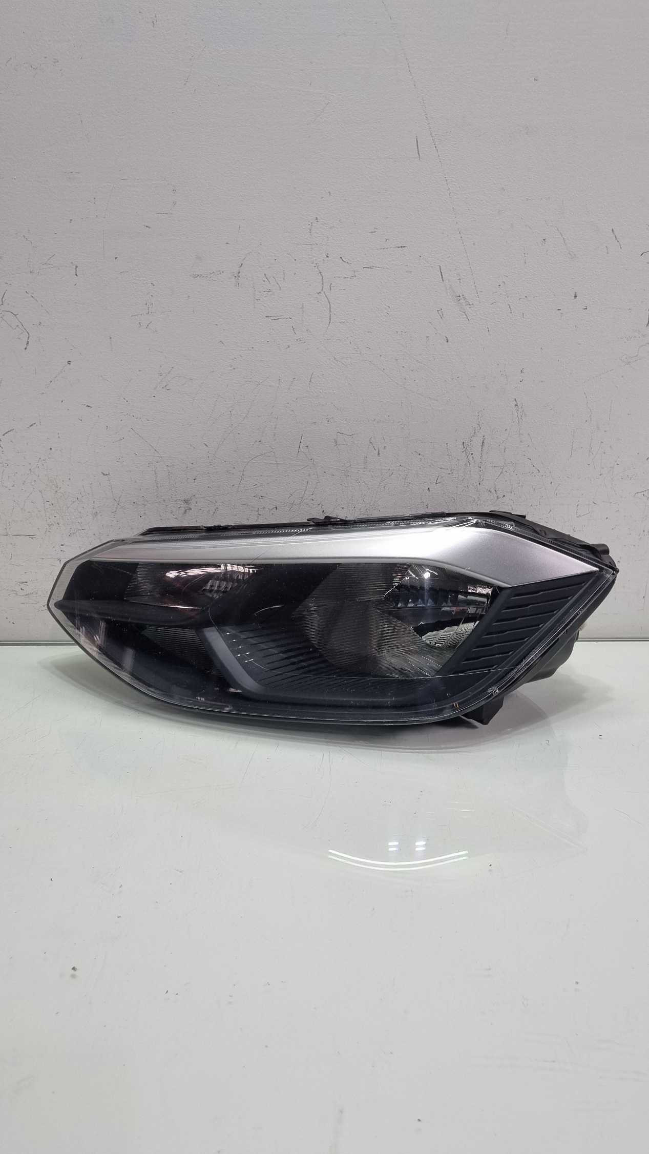 Farol lado esquerdo Volkswagen Polo Tracker 2023/2025 2