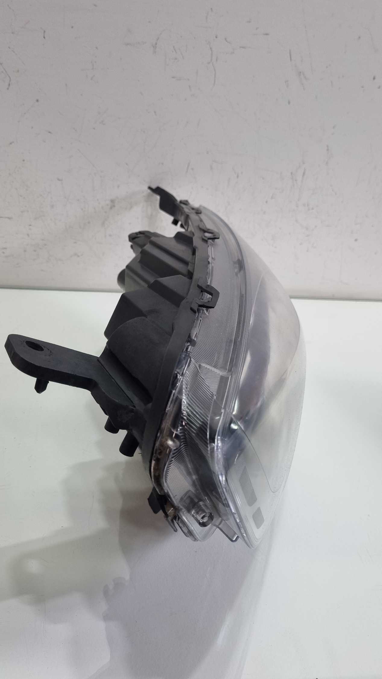 Farol lado esquerdo Ford KA mascara negra modelo 2018/2022 3