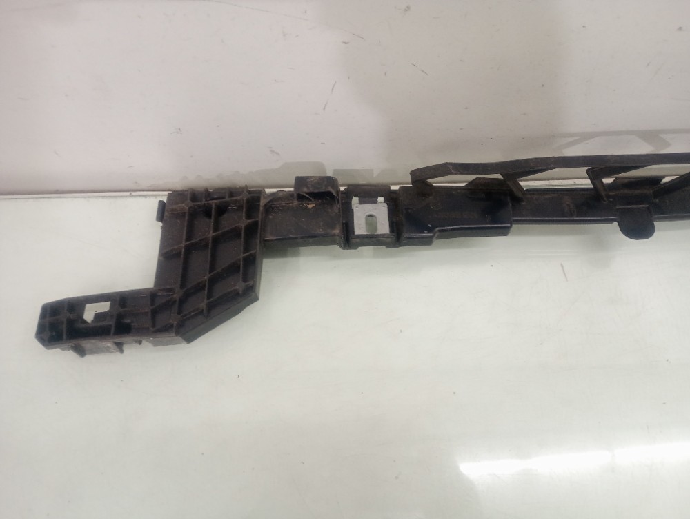 Guia Central Do Parachoque Tras. Mercedes C300 Amg 2022/2024 3