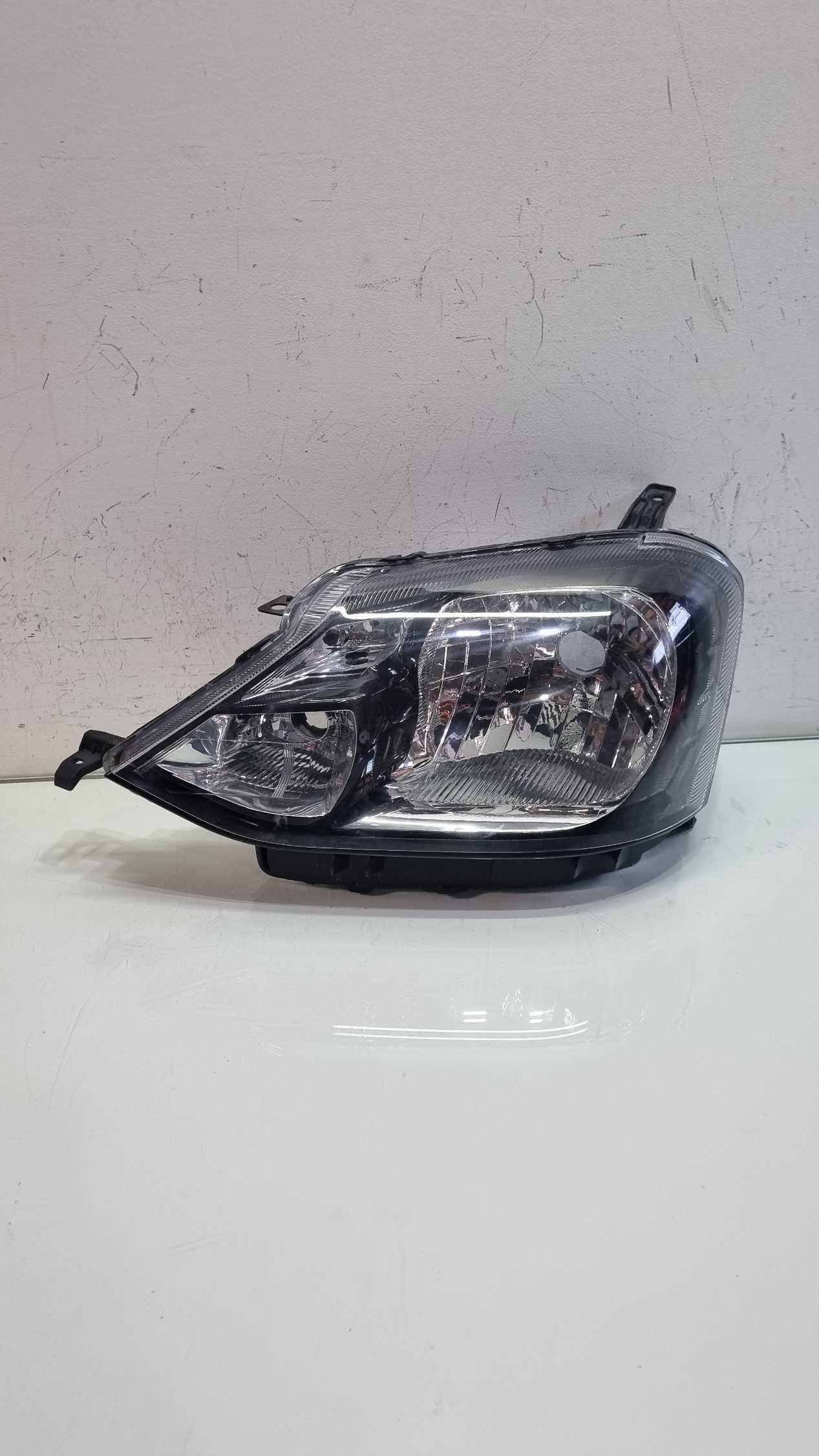 Farol lado esquerdo Toyota Etios modelo 2015/2019 1