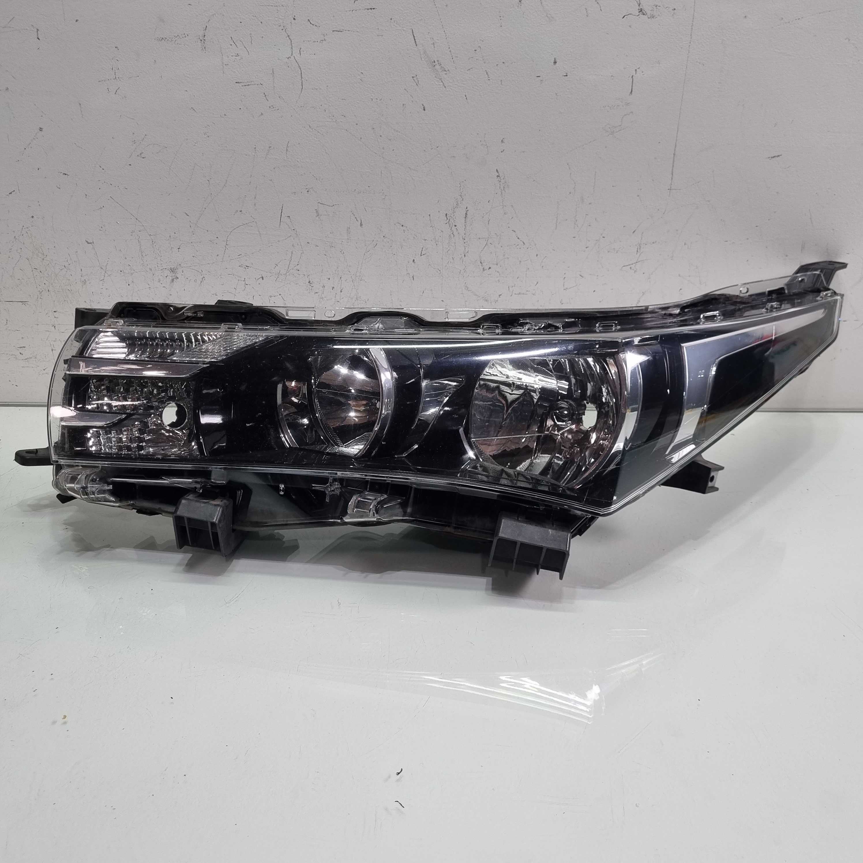Farol lado Esquerdo recuperado Corolla 2015/2018 2