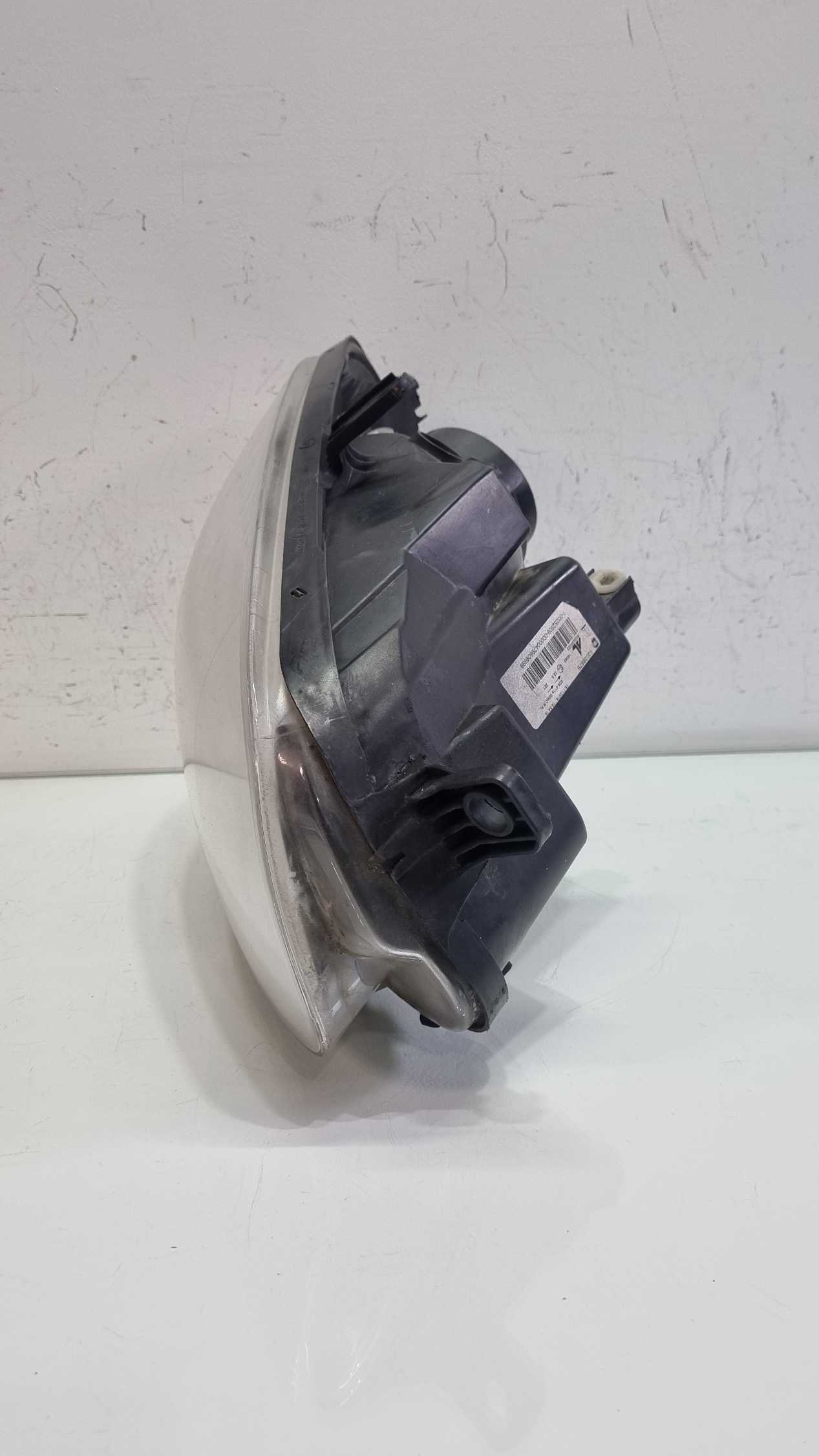 Farol direito uno Drive 2016/2022 1