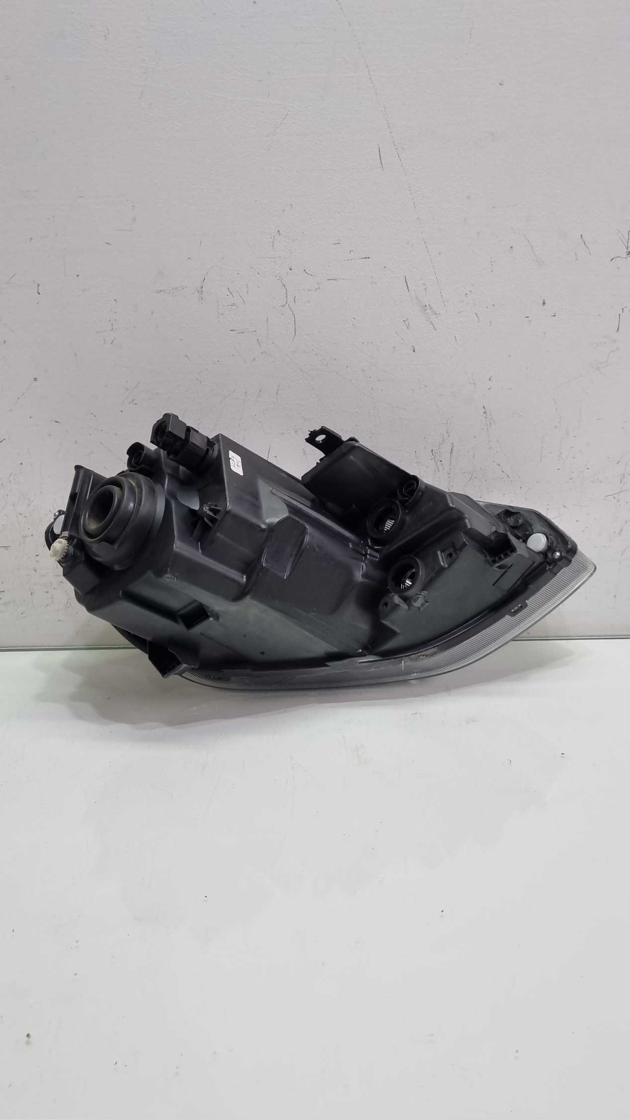 Farol lado esquerdo Volkswagen Polo Tracker 2023/2025 4
