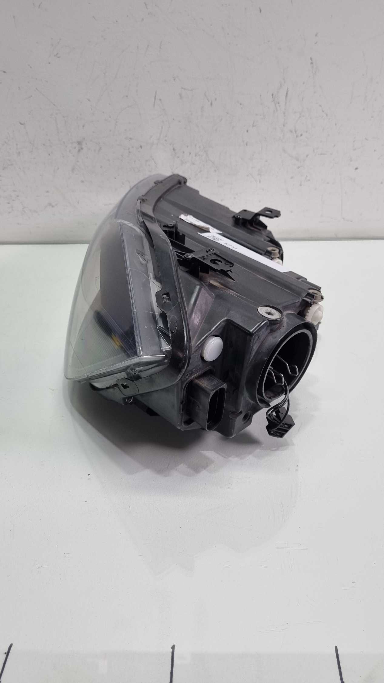 Farol lado esquerdo Volkswagen Polo mascara negra 2017/2022 1