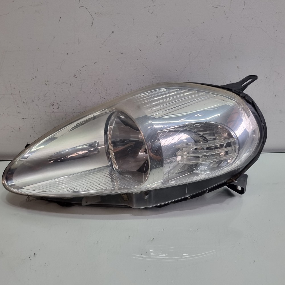 Farol Do Lado Esquerdo Fiat Punto Modelos 2008/2012 Esquerdo/motorista 1