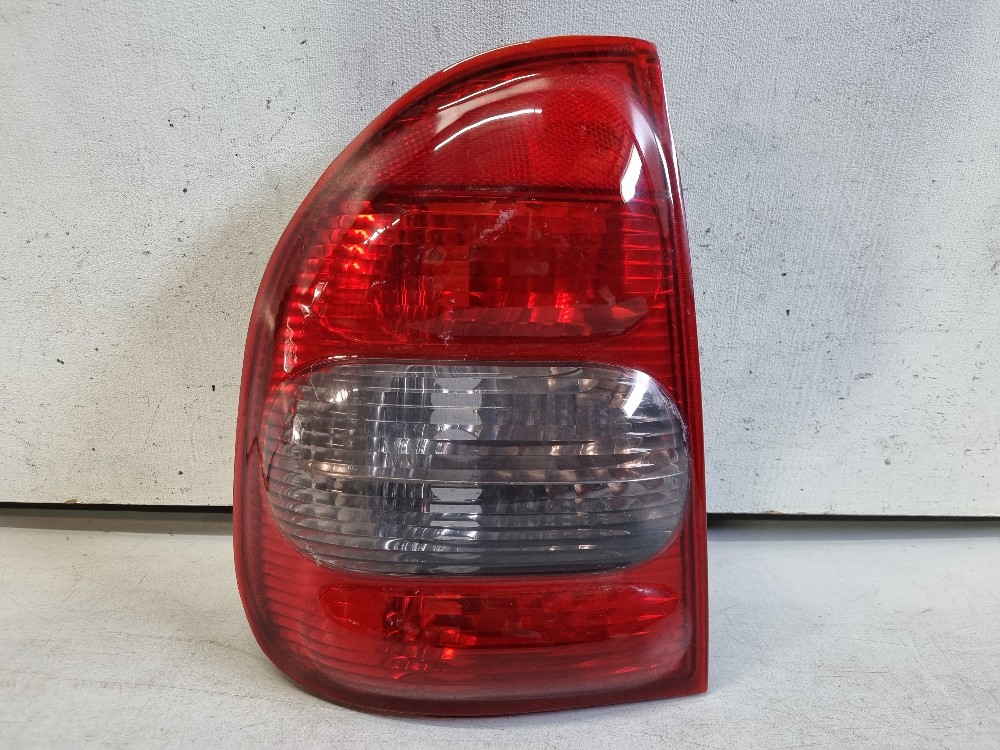 Lanterna esquerda Chevrolet Corsa Sedan 2001/2006 recup