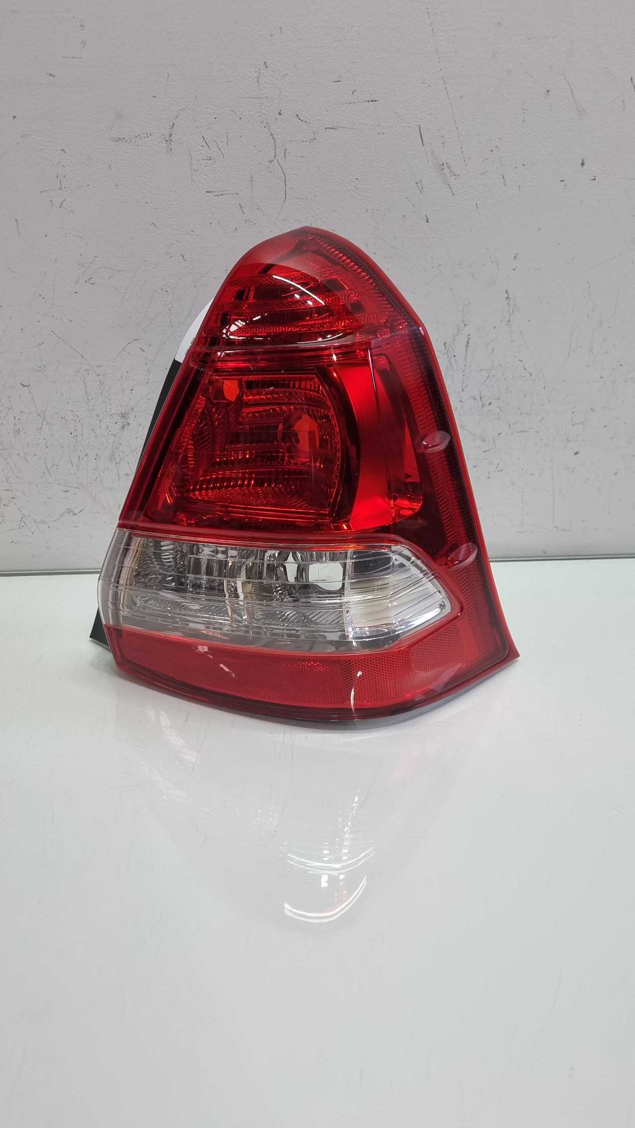 Lanterna lado direito Toyota Etios Sedan  modelo 2013/2018 4