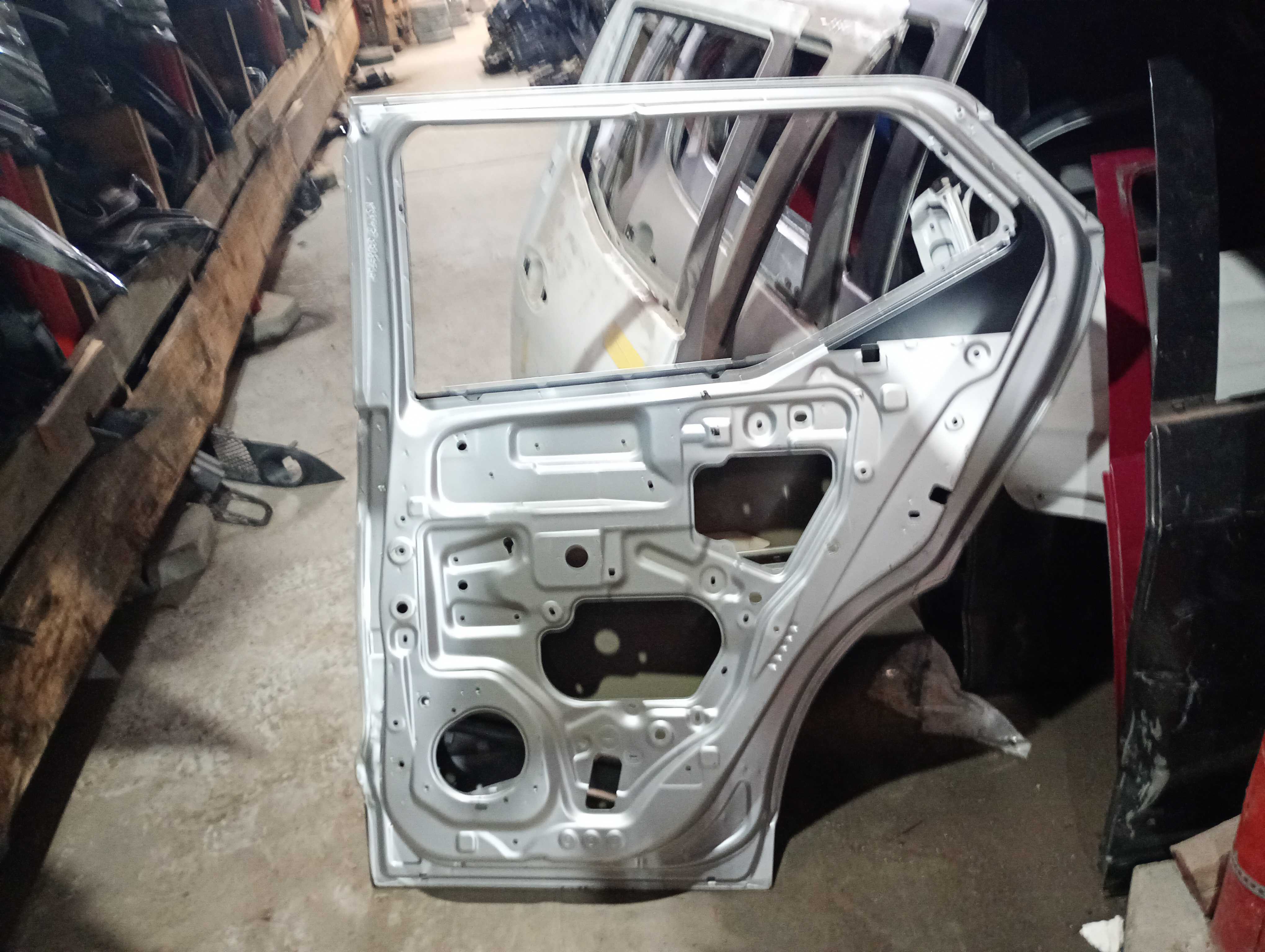 Porta traseira direita Nissan Kicks 2017/2024 2