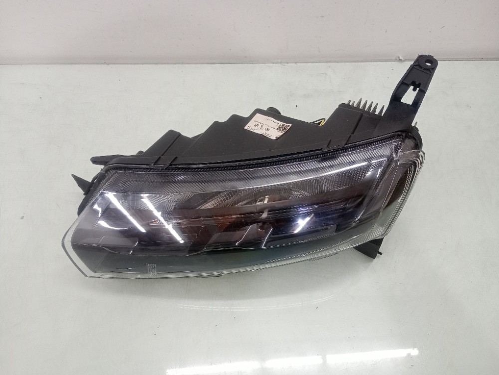 Farol Superior Esquerdo Kwid 2022/2024 Recuperado 2