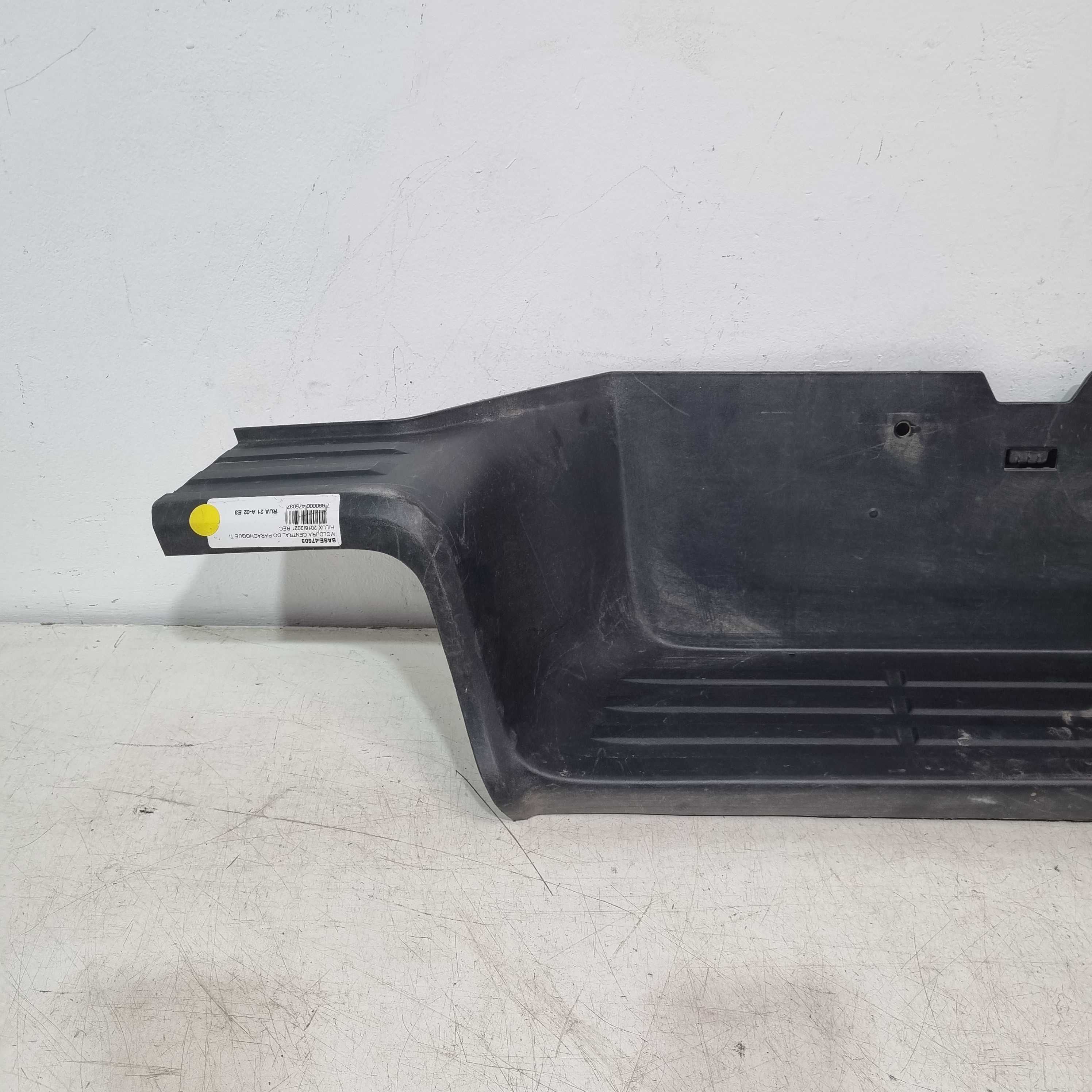 Moldura Central Parachoque Traseiro Toyota Hilux 2016/2021 2