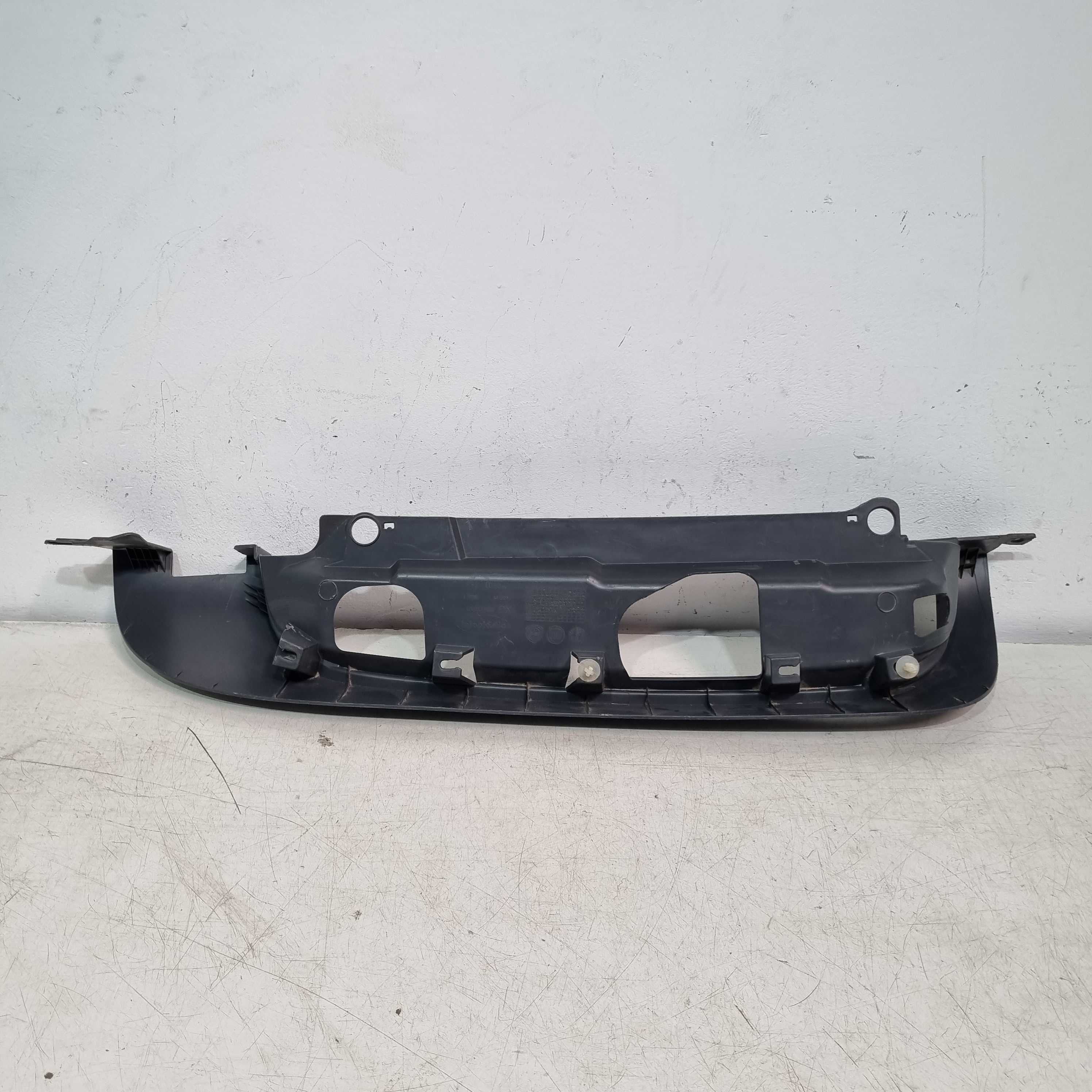 Moldura Lateral Do Lado Direito Fiat Fiorino 2014/2023 6