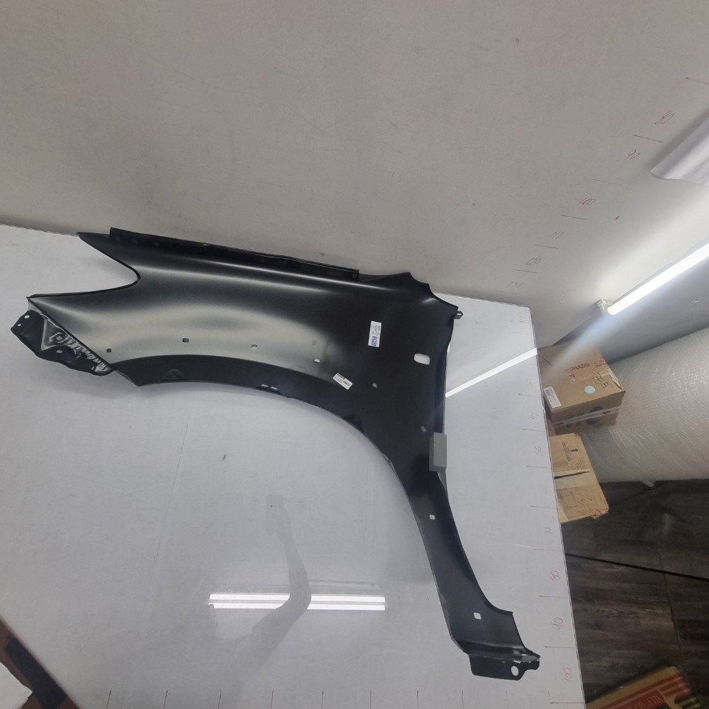 Paralama Dianteiro Direito S/furo Toyota Hilux 2012/2015 4