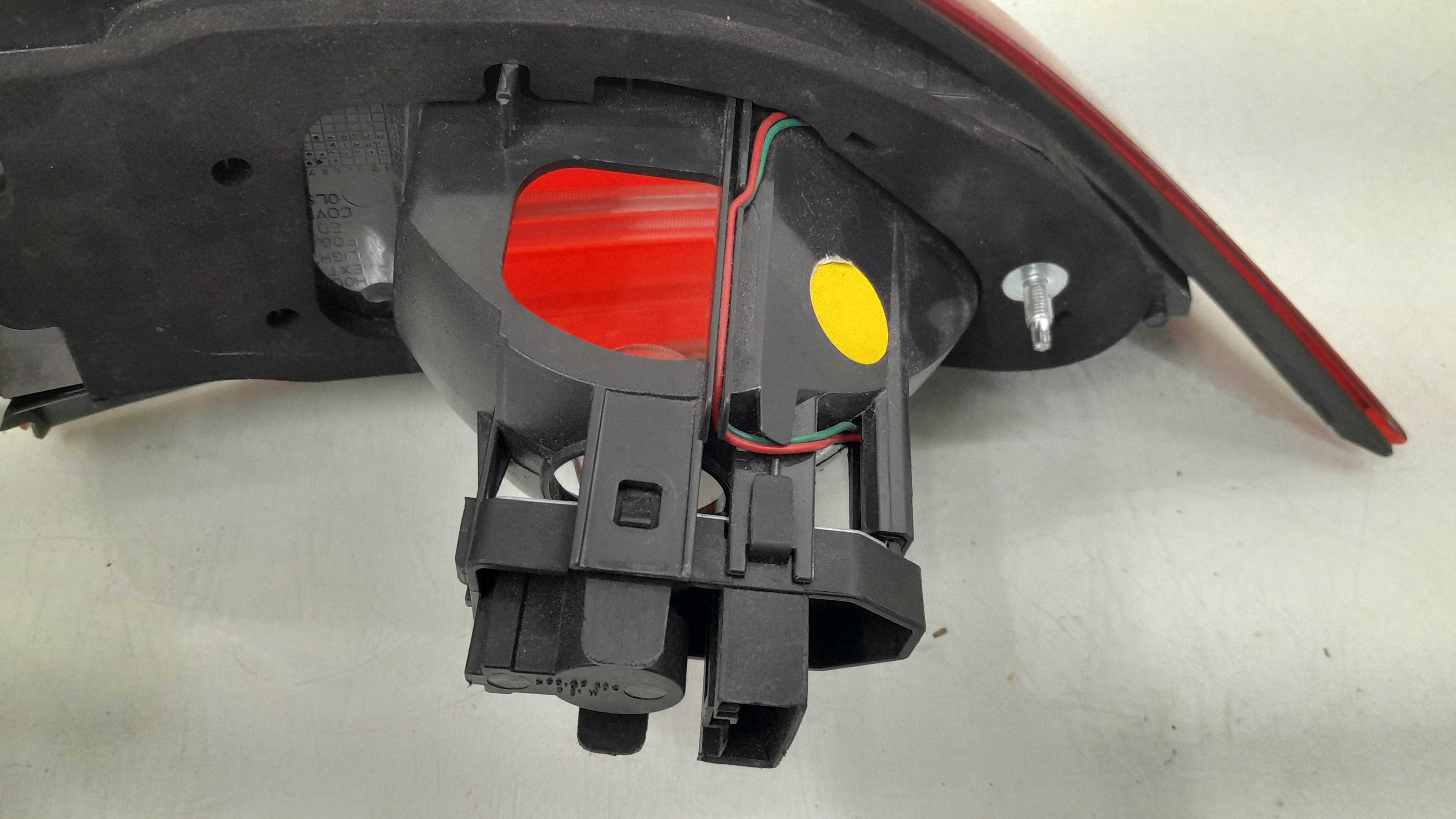 Lanterna Esquerda Da Tampa Bmw X1 09/15 Original Recuperada 6