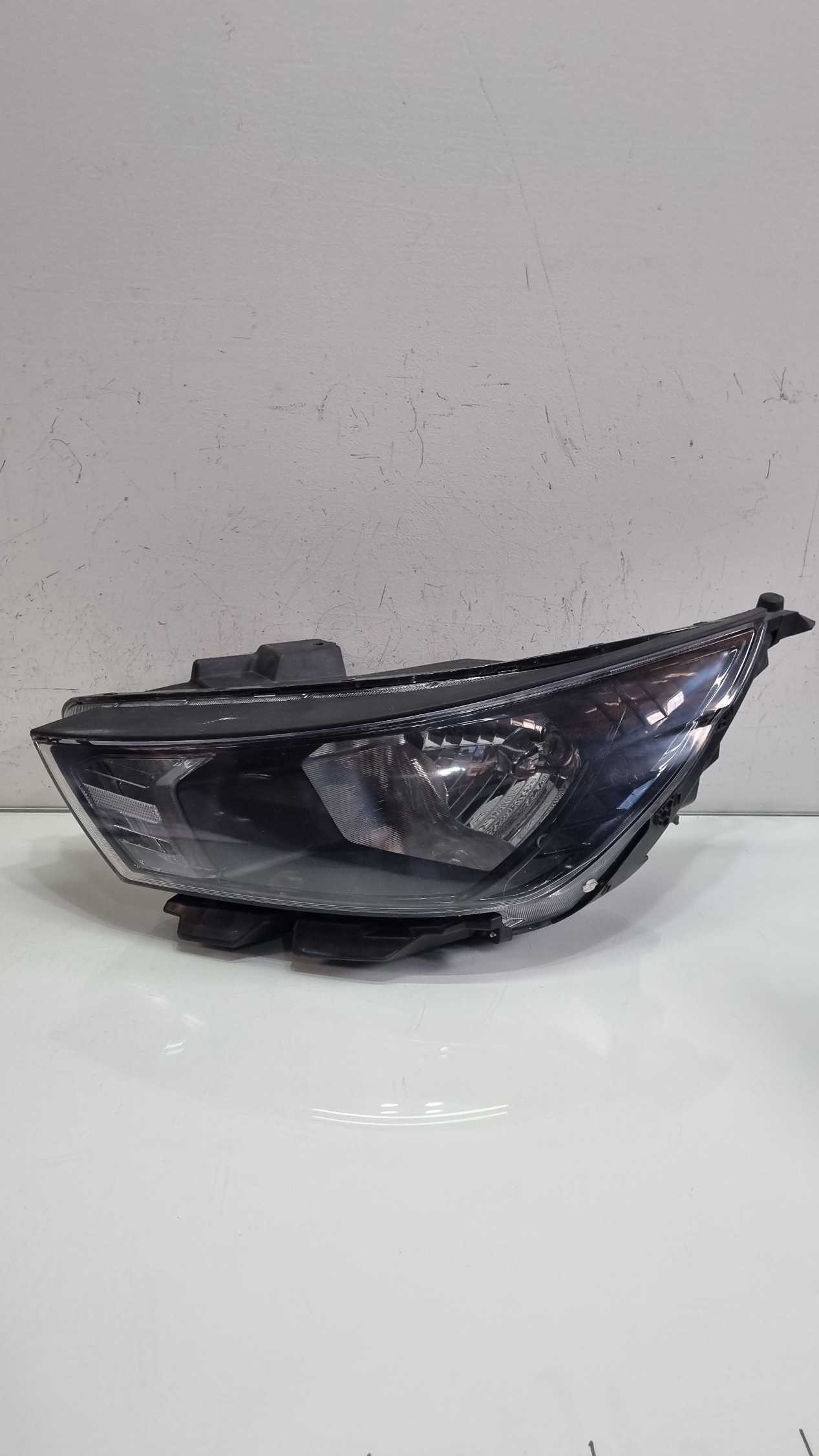 Farol lado esquerdo Hyundai HB20 mascara negra 2023/2025 2