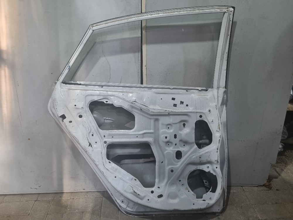 Porta Traseira Do Lado Esquerdo Nissan Sentra 2013/2016 Traseira Esquerdo 4