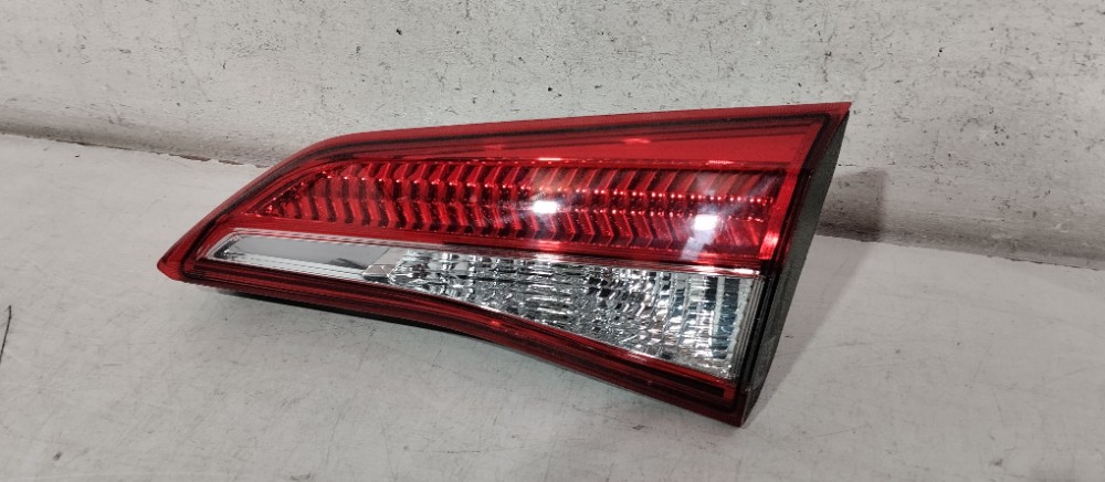 Lanterna Direita Da Tampa Yaris Sedan 2019/2023 Recuperado. 3
