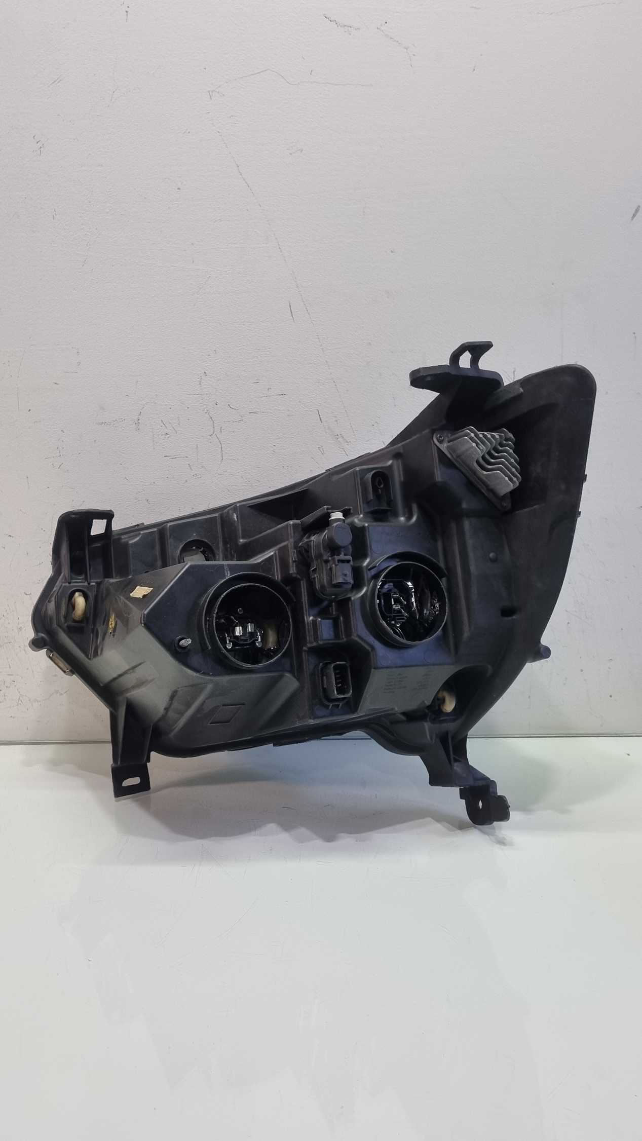 Farol direito Renault Master 2020/2024 2