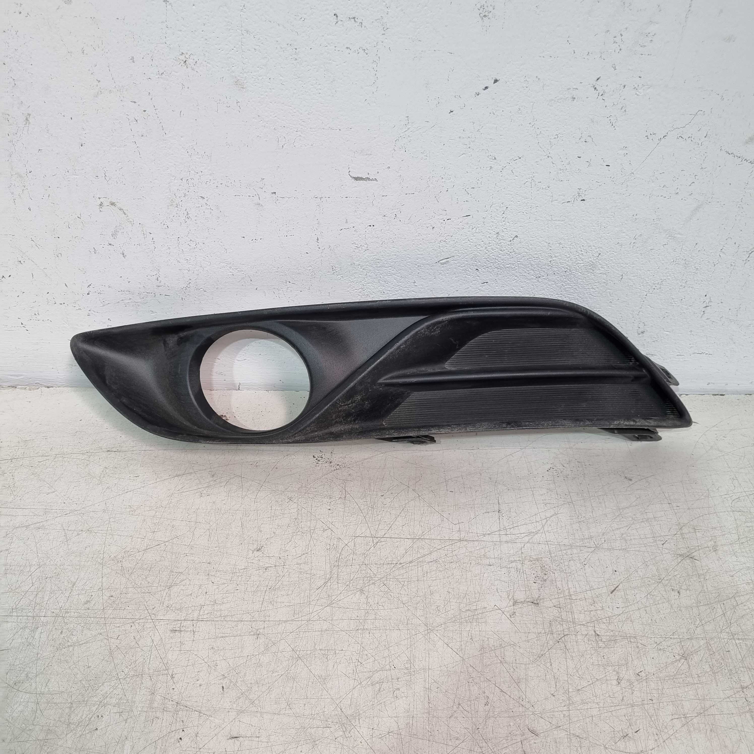 Moldura Do Farol De Milha Esquerdo Nissan Sentra 2013/2016 Esquerdo 1