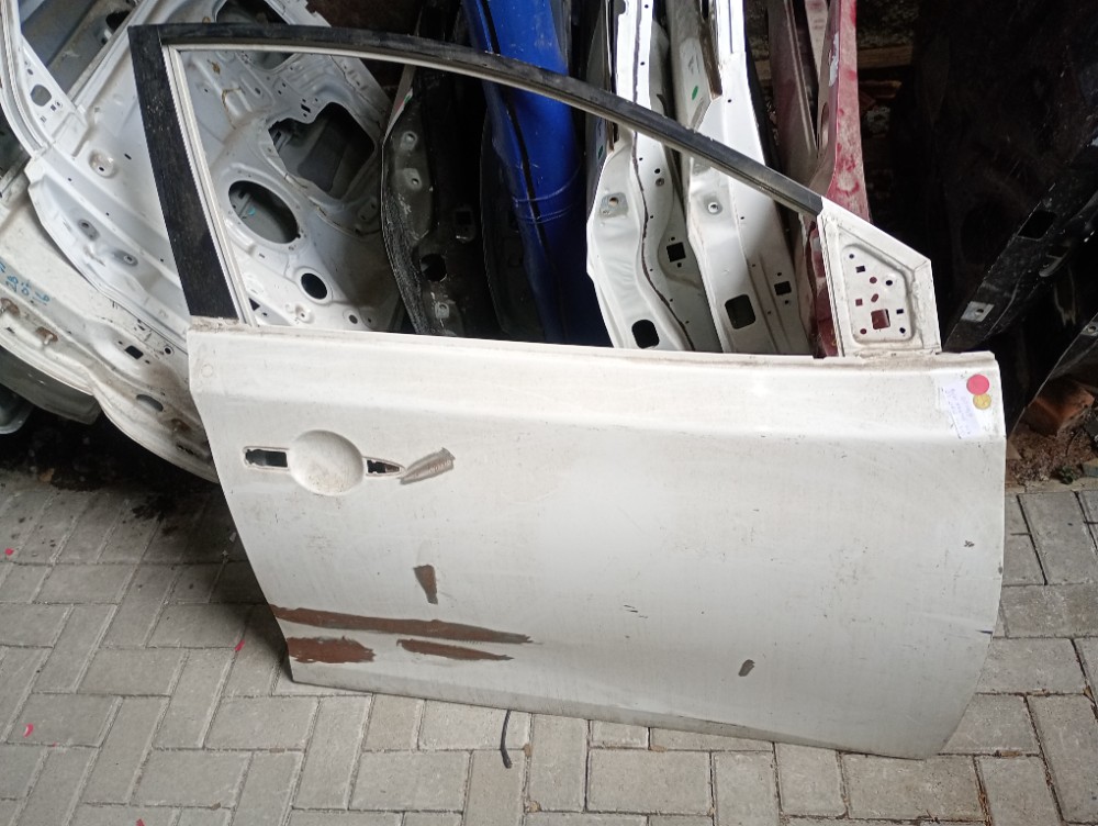 Porta dianteira direita Nissan Sentra 2013/2018 1